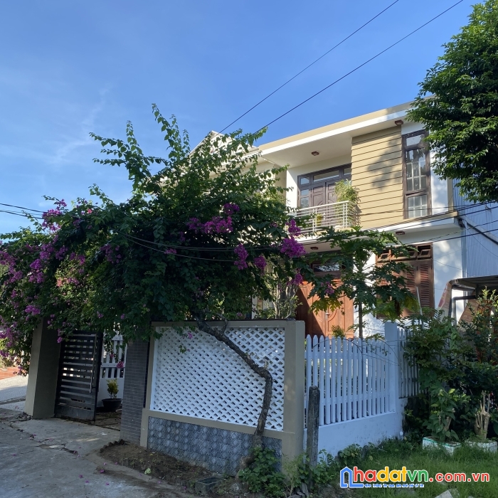 Nhà vườn 2 tầng thích tịnh khiết. bên cạnh bàu vá