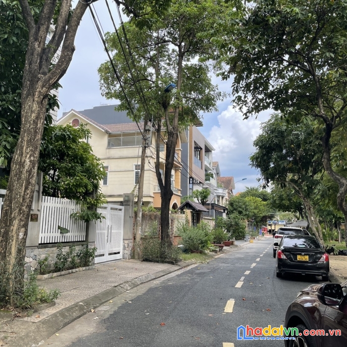 Đất biệt thự kdc trung sơn đối diện công viên cần tìm chủ nhân 10x20m h tây nam