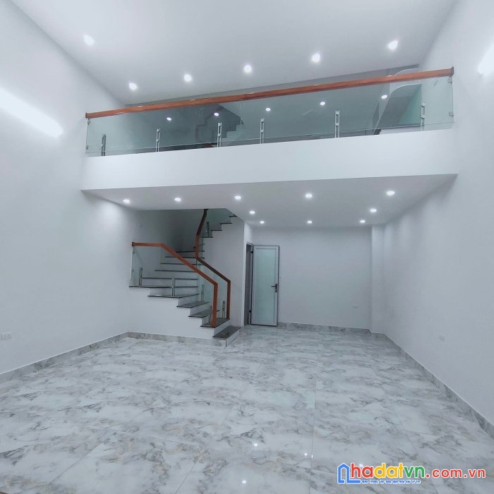Bán nhà phố thông phong (tôn đức thắng). dt 37m2 x 4 tầng x 5.7m mặt tiền x giá5.8 tỷ. sổ đỏ vuông