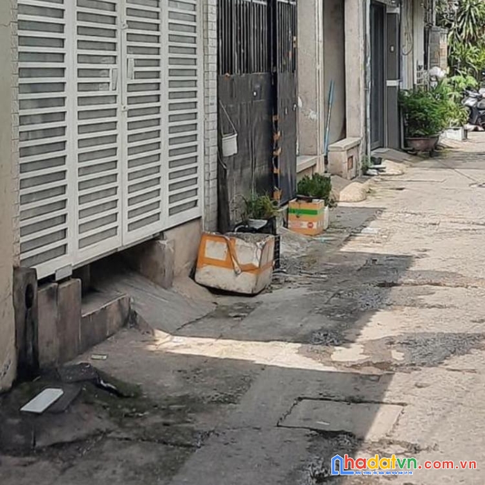 Nhà củ giá bèo đường nguyễn văn quá
phường  đông hưng thuận q12