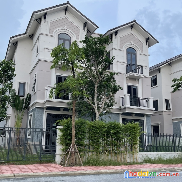 Bán gấp biệt thự 135m2, tại đại đô thị xanh chuẩn singapore từ sơn, cách long biên 10km. 0984422588