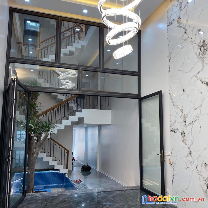 Đẳng cấp - gara ô tô - thang máy - hồng tiến - long biên - dt: 90m2, giá 14,5 tỷ.