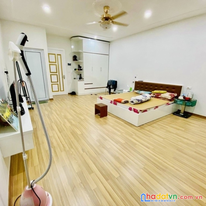 Bán nhà đẹp dân xây thạch bàn: 35m2, 4 tầng, ô tô vào nhà, chỉ 3, tỷ