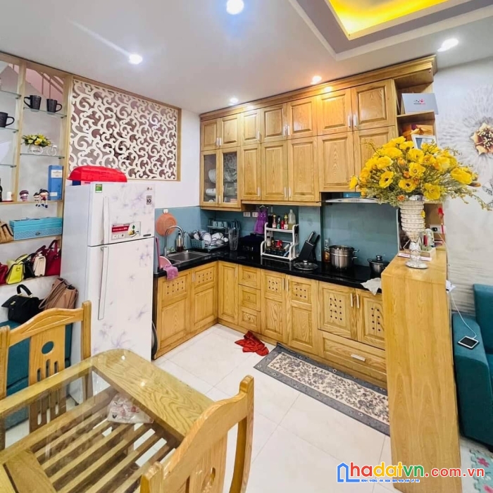 Bán nhà khu vực đê la thành. dt 36m2, 4 tầng, mt 4m. giá: 5.25 tỷ.