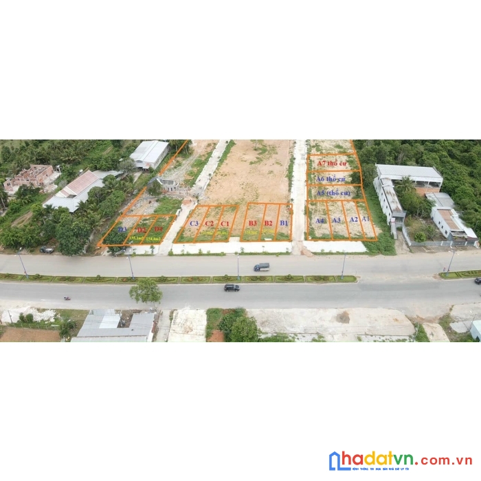 Cần bán lô góc ngay mặt đường rộng 60m diện tích 135m2