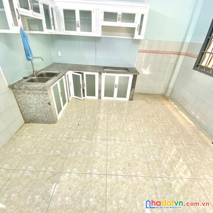 Hẻm 325/ hòa hảo. dt:4m*9m. 3 tầng, gía: 4.9 tỷ