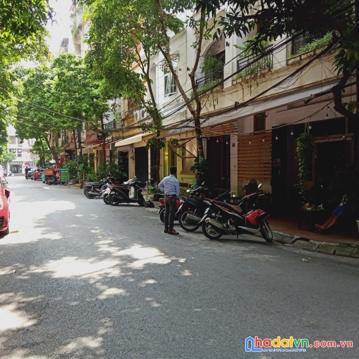 Bán nhà trung kính - phân lô - lô góc - vỉa hè rộng - xây tòa văn phòng - kinh doanh vô đối.