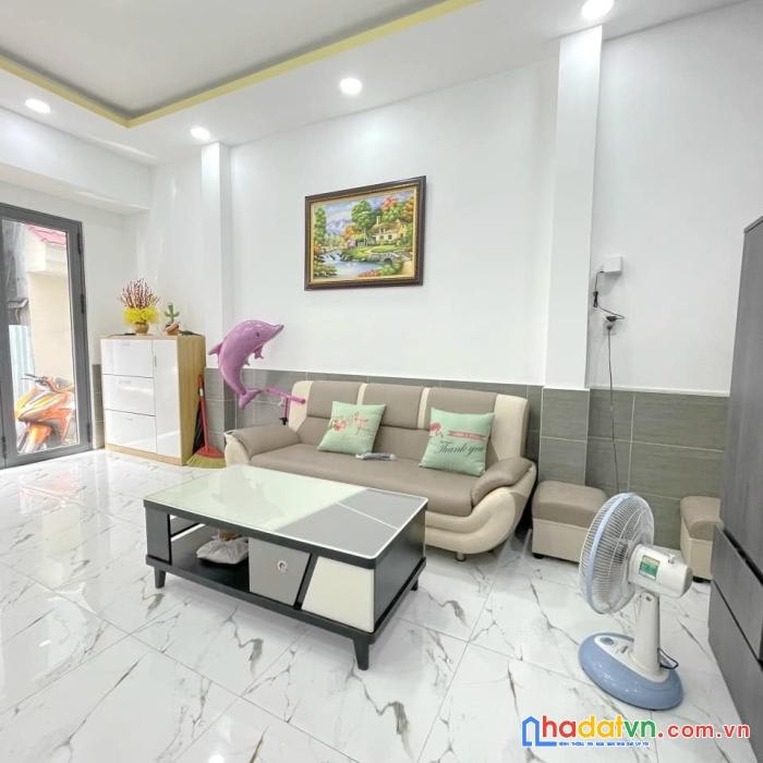 Bán nhà lâm văn bền q7, 52m2, 2 tầng, 2pn, 3wc, nhà đủ nội thất, ở ngay.