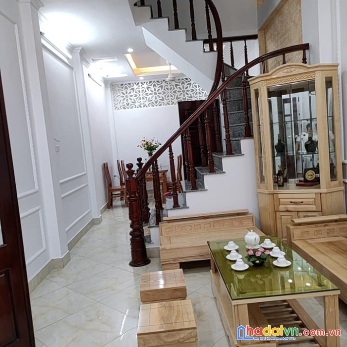 Nhà đẹp 5 ngủ - vị trí trung tâm – nội thất vip – khách xem là mê.