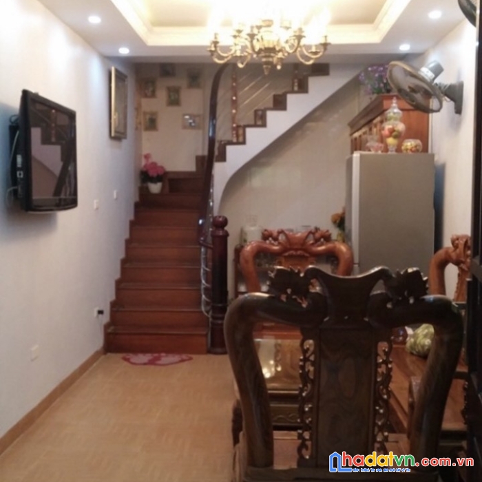 Bán nhà 30m2 phố nguyễn chí thanh 10m ô tô tránh chỉ với 3 tỷ