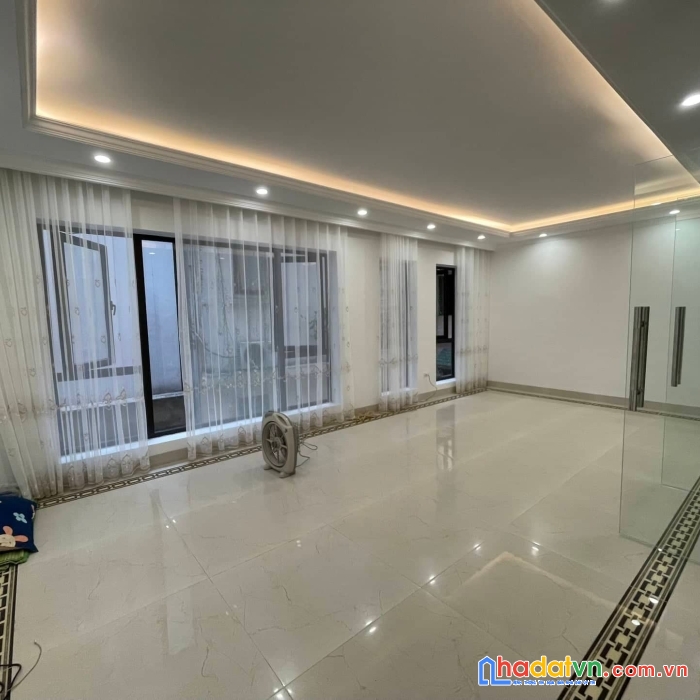 Siêu hot!!! bán nhà cực đẹp phố đội cấn. 60m2, 6 tầng, mt 7.2m. giá: 14.6 tỷ.