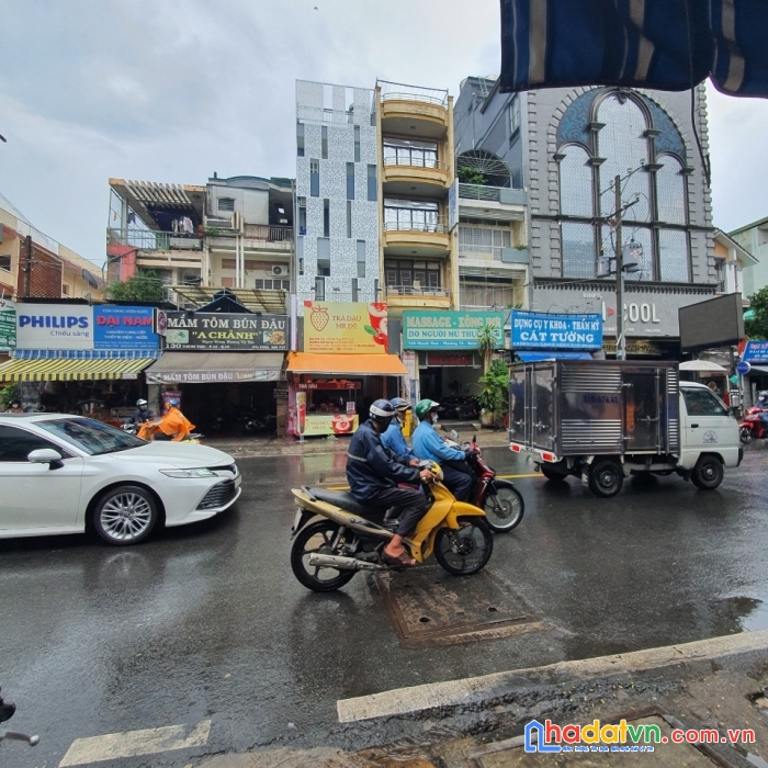 Mt 120 nguyễn tri phương p.12 q.10, 4,2x25m, trệt 5 lầu thang máy, thu nhập 160tr/tháng