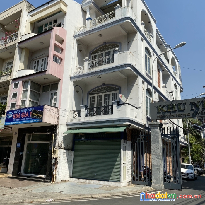 Bán nhà mặt tiền hưng phú f8 q8  kết cấu 2 lầu st