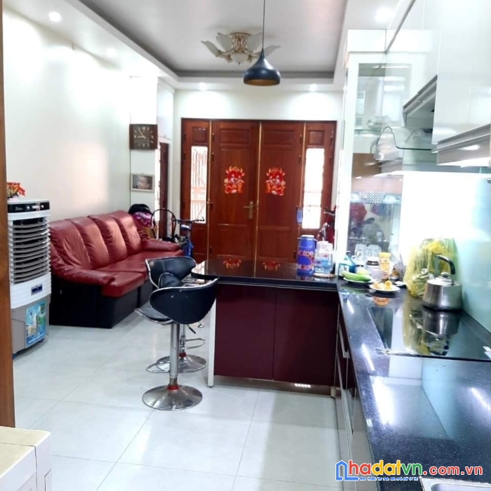 Bán nhà hồng tiến, bồ đề: 38m2, 5 tầng, dân mới xây, ô tô vào nhà, lô góc, chỉ hơn 4 tỷ