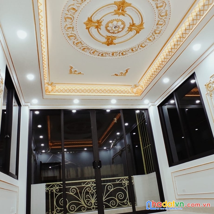 Đẹp, hiếm – 2 mặt ngõ ô tô tránh – thang máy lồng kính – vỉa hè kinh doanh văn phòng.