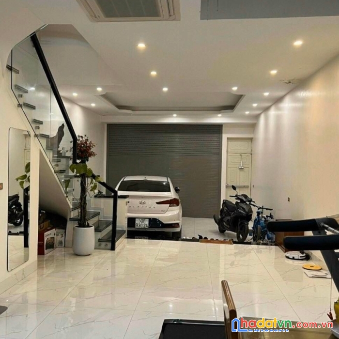 Nhà ái mộ 96m2- 6 tầng - thang máy - gara oto- ở vip – nhỉnh 14 tỷ -long biên