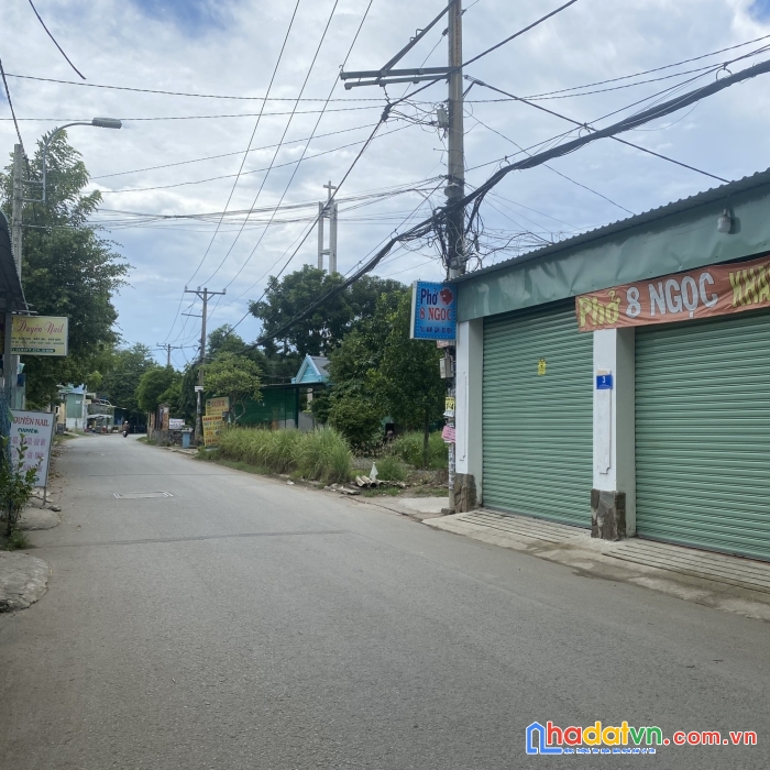 Bán đất tặng kèm nhà cấp 4 gần ngay chợ bình chánh