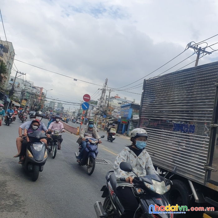 Bán nhà mặt tiền liên tỉnh 5 - quốc lộ 50 , khu vực sầm uất. diện tích 7,13m x 30m92