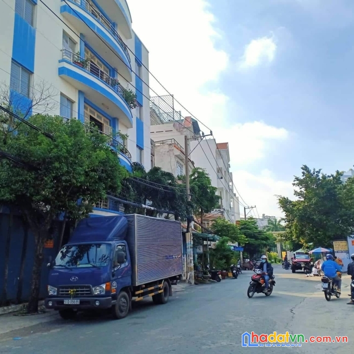 Bán nhà biệt thự lũy bán bích, tân phú, ngang 10.1 x 30.2, 305 m2, nhỉnh 30 tỷ.