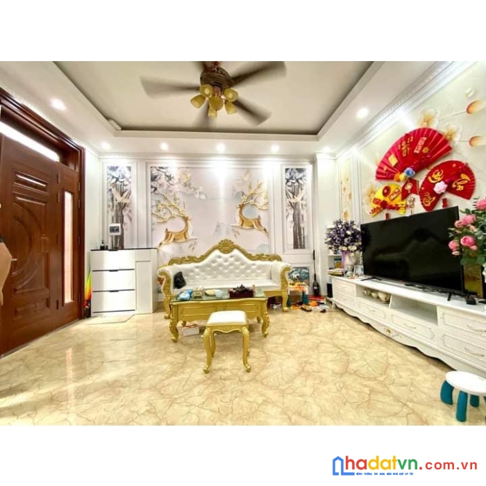 Bán nhà phân lô ngõ nguyễn văn cừ, long biên. dt 35m2 x 5 tầng. mt 7m. chỉ 4,75 tỷ.