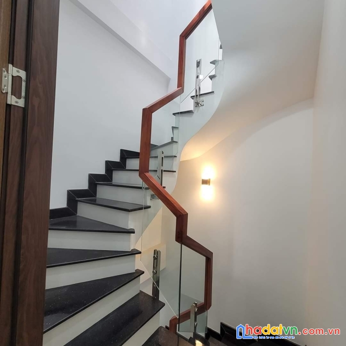 Một chiếc nhà nở hậu, xinh xắn dễ thương. khu dân trí cao nguyễn lân, thanh xuân. chủ nhà trong