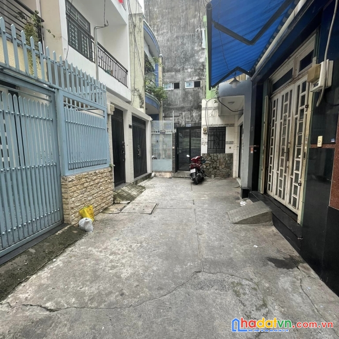 Hẽm phạm văn hai - phường 3 - tân bình