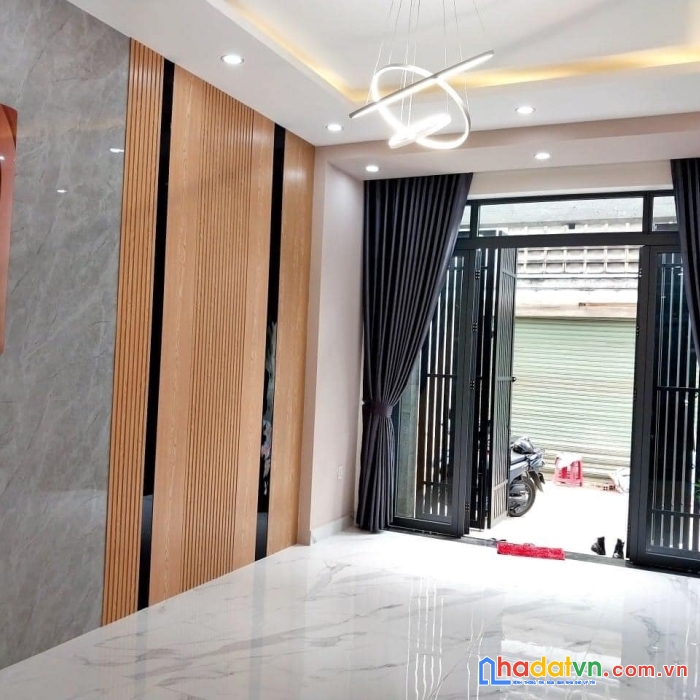Nhà mới tinh – kiến trúc sư thiết kế - xe hơi vào nhà – tặng toàn bộ nội thất – khách chỉ việc xách vali vào ở.
-