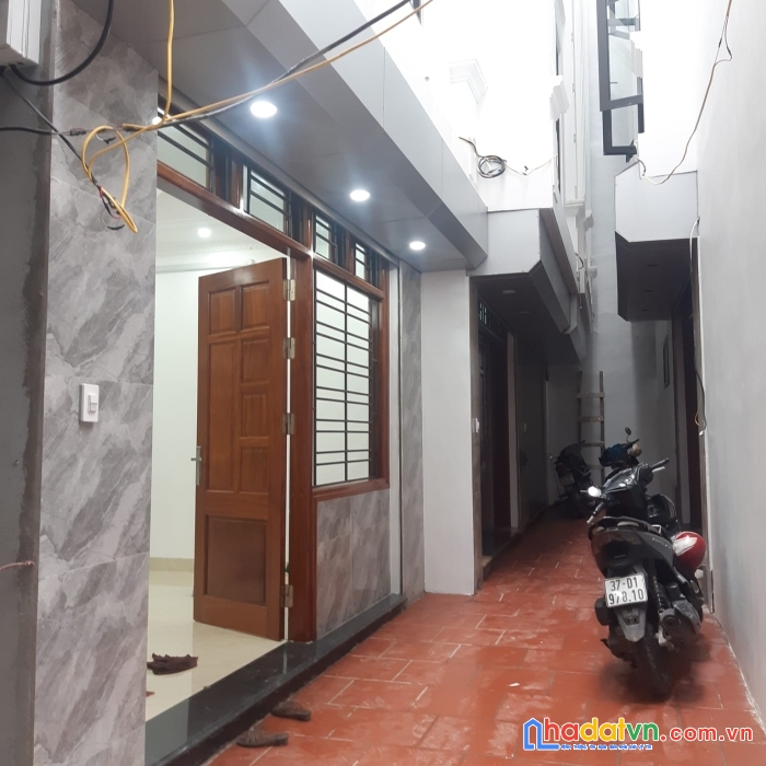 Bán nhà phố lương sử c (đống đa). dt 31m2 x 5 tầng x 4.2 mt x giá 4.5 tỷ.
nhà mới koong kcbt chắc