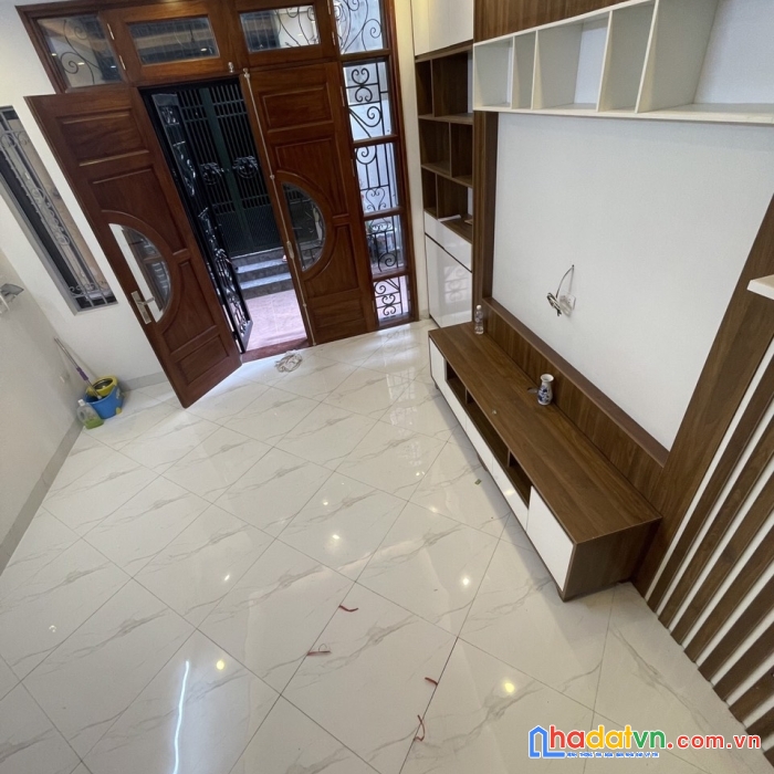 Nhà đẹp phố văn cao, ba đình 40m, 5t, 5mmt, nhà mới, gần phố. giá chỉ 4,2 tỷ.