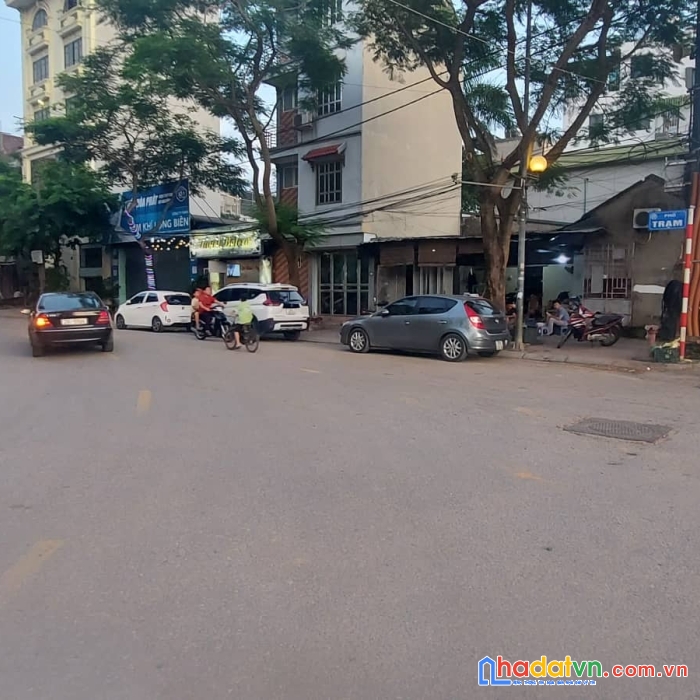 Bán 92m2 đất phố trạm, long biên - kinh doanh - 3 làn ô tô - vỉa hè chỉ 10,4tỷ.