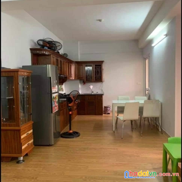 Bán gấp nhà thạch bàn long biên. 
34 m2 , 4 tầng . chỉ 2,2 tỷ(thương lượng)
vị trí ngay sát aeon.