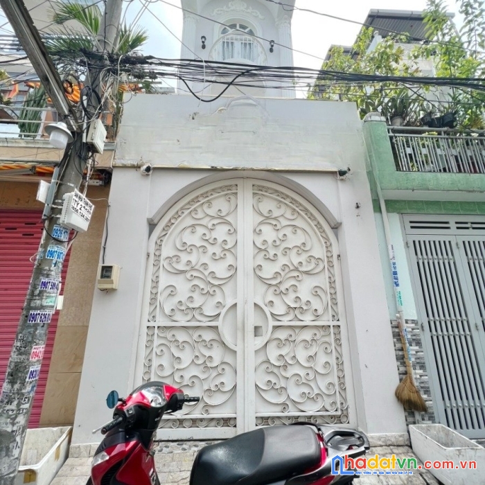 Nhà mới trệt/3 lầu mt đường số ngay chợ phạm thế hiển  p4q8. trệt,3 lầu,st. giá 9,5 tỷ tỷ