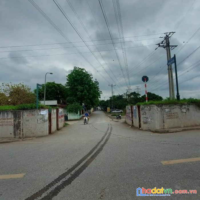 Bán đất giang biên, long biên 50m, mt 5.2m giá 1.68 tỷ, gần trường giang biên