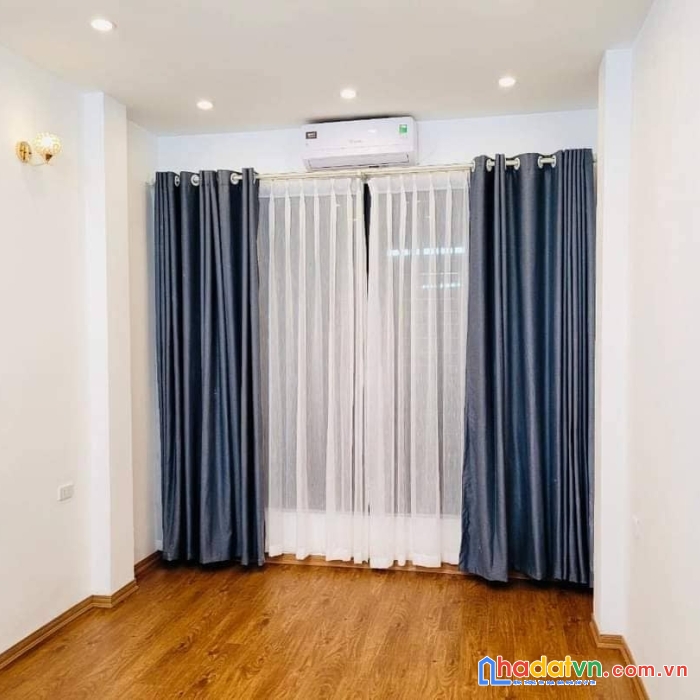 Bán căn nhà 4 tầng sổ đỏ chính chủ, nhà dân xây ở phố bạch đằng quận hoàn kiếm. giá: 7.5 tỷ.