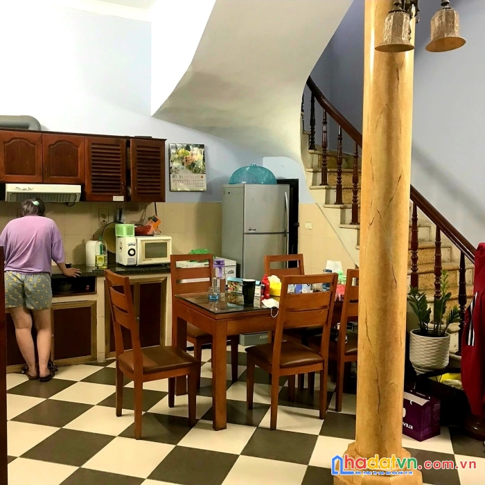3.8 tỷ. chính chủ cần bán nhà hồng tiến,long biên: 45m, 5 tầng,ô tô, nội thất đẹp ở luôn 0389160730