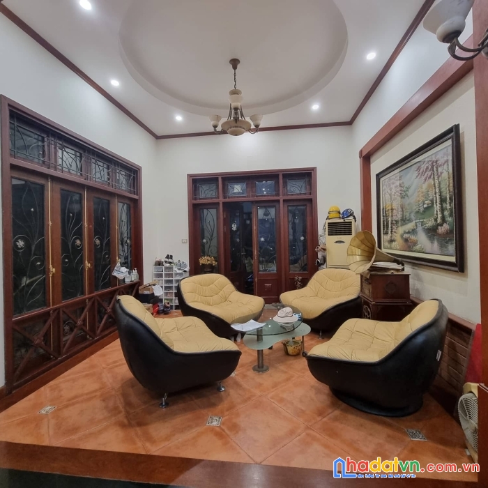 Siêu biệt thự cầu giấy- khu toàn quan chức cấp cao - bảo vệ canh gác 24/7 - an ninh tuyệt đối -