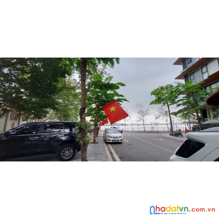 Bán nhà trích sài chạy bộ hồ tây gara 50,2m2 mt:4.2m 9.9tỷ 0975048581