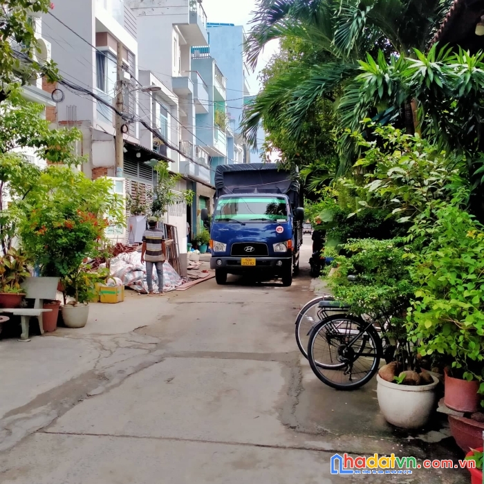 Bán nhà hẻm 8m, tiện buôn bán đường lê thúc hoạch tân phú, 70m2 ngang 5m, nhỉnh 5 tỷ