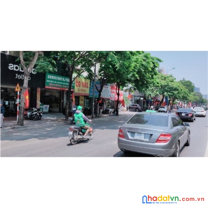 Bán nhà mặt phố nguyễn văn cừ 36m,ô tô,kinh doanh,dt 30tr/tháng.giá 7.7 tỷ