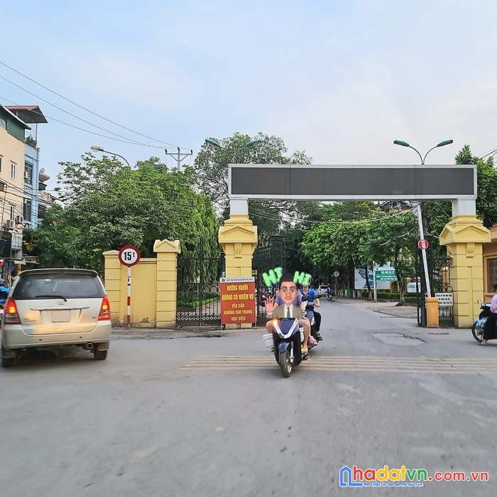 Chính chủ gửi bán mảnh đất 50m2 mặt phố kinh doanh 9m tại trâu quỳ, gia lâm.lh 0989894845.