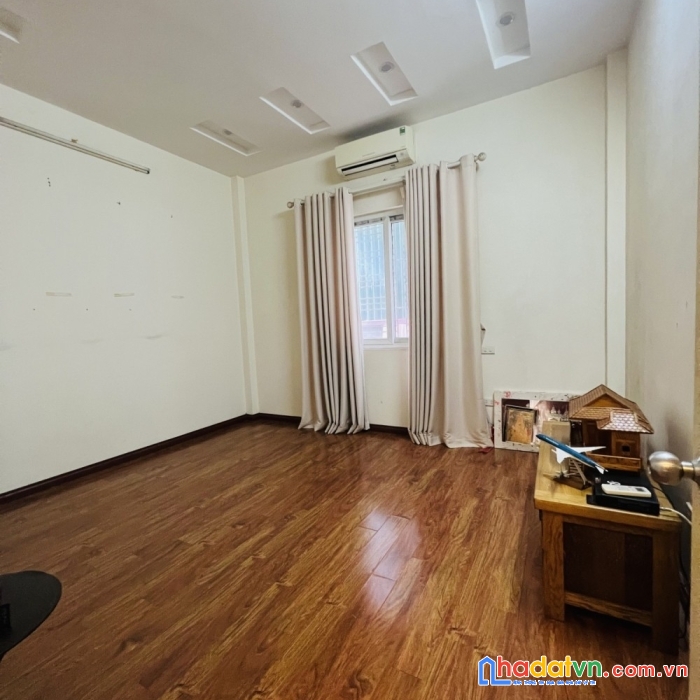 Mặt đường bưởi, dt 65m x 4 tầng, kinh doanh tấp lập, nhỉnh 10 tỷ
