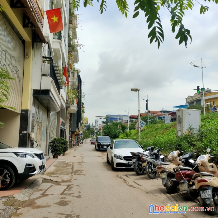 Bán đất âu cơ, tây hồ. 10m ra phố, ô tô vào, sổ vuông đét, 2 mặt ngõ trước sau. dt 235m, mt 10.5m,