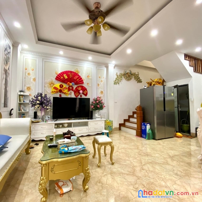 Ngõ rộng nhà sang gia thụy ô tô đỗ cửa 4 tỷ 7 49m2  5 tầng.