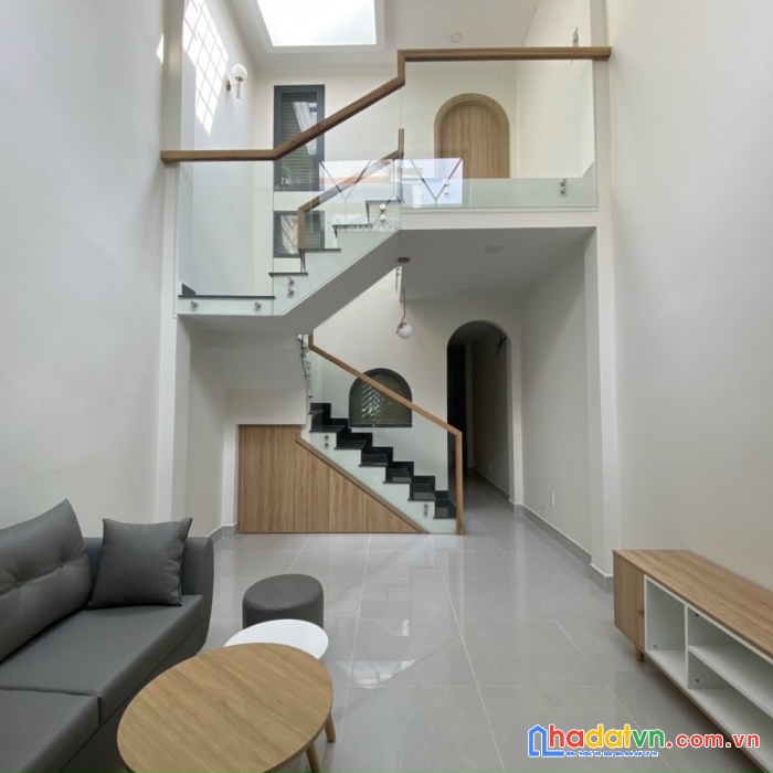 Bán nhà phú nhuận, chỉ 4.2 tỷ, 3.3 x 11m, 2 lầu, lê văn sỹ