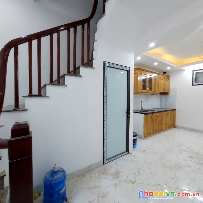 Bán nhà ngay đầu cầu hữu hòa,diện tích 30m2 xây 4 tầng chắc chắn,mới,đẹp