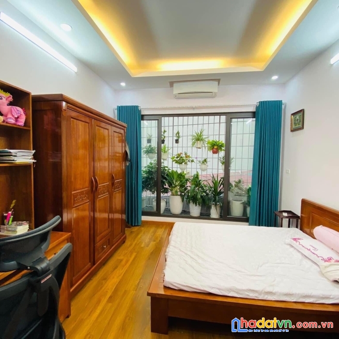 Bán nhà hoàng quốc việt - 60m2 - ô tô - chỉ 7.5 tỷ