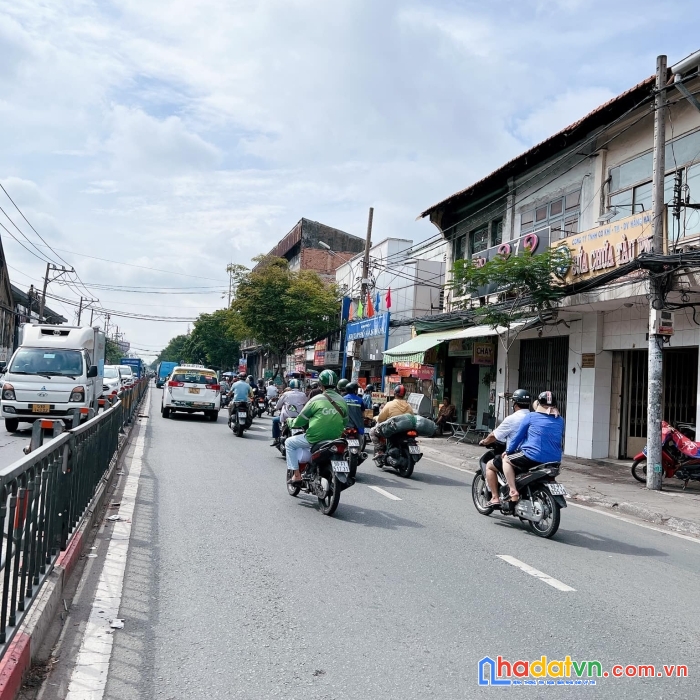 Bán nhà mt đường nguyễn tất thành, 4x16.5, giá 15 tỷ, kinh doanh đa ngành