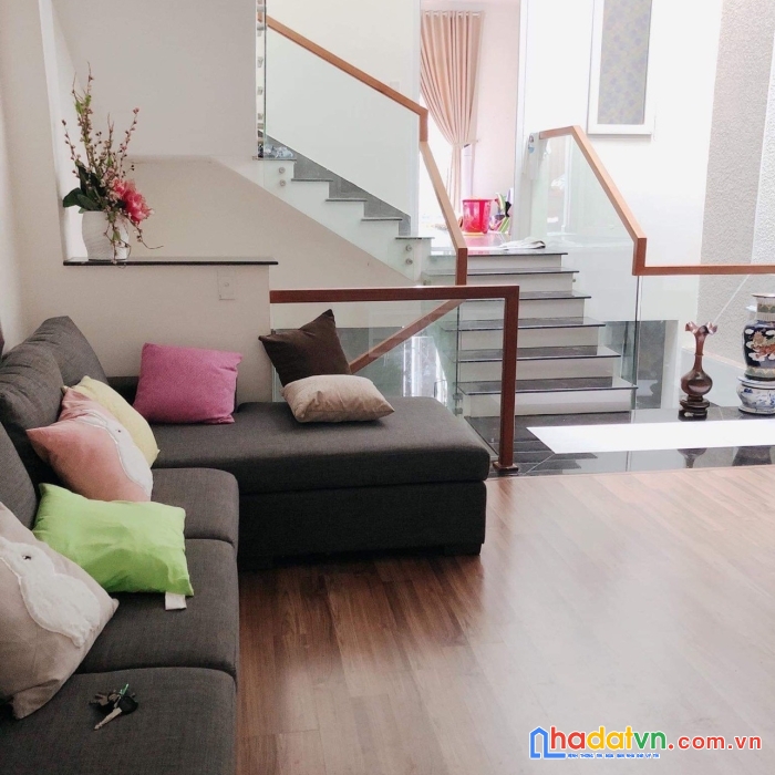 Bán  nhanh nhà xác lô góc  3 tầng mẹ thứ- cẩm lệ  giá chỉ 5 tỷ  0706804439