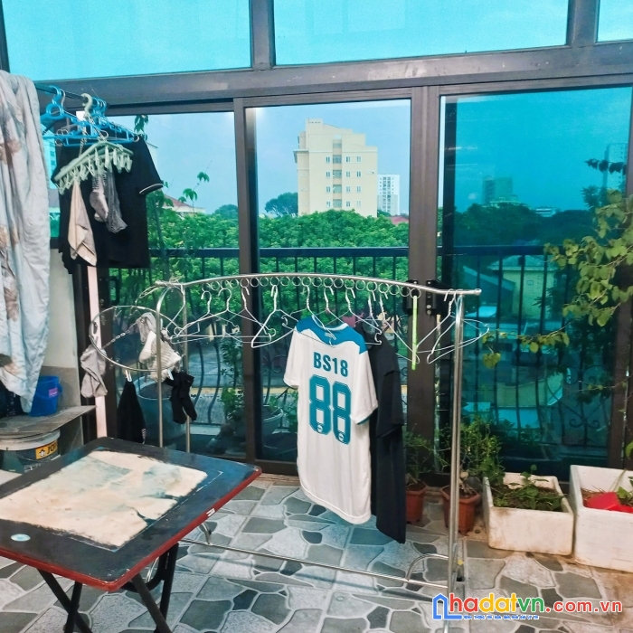 Bán gấp nhà lô góc mặt ngõ 604 ngọc thụy, 40m, 5 tầng, thang máy.