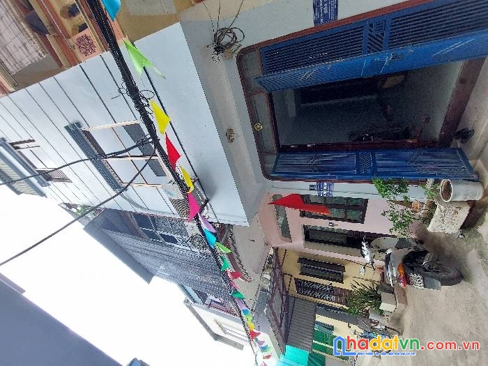 Bán nhà dt 39m . xây 4 tầng , giá hơn 2 tỷ . ô tô đỗ cửa đường thông thoáng